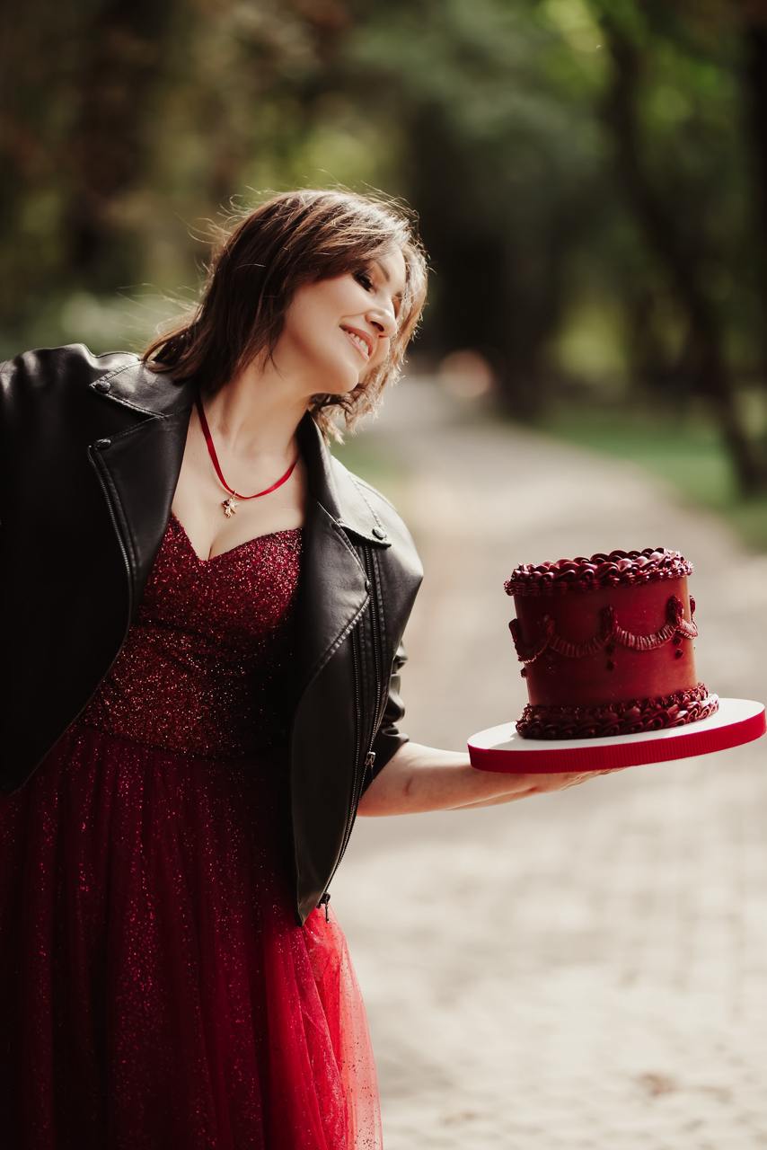 Від “Бабусиного пляцка” до Biscuit Family Cake: історія ребрендингу та солодких інновацій франківської кондитерки Тетяна Мартиненко (ФОТО)