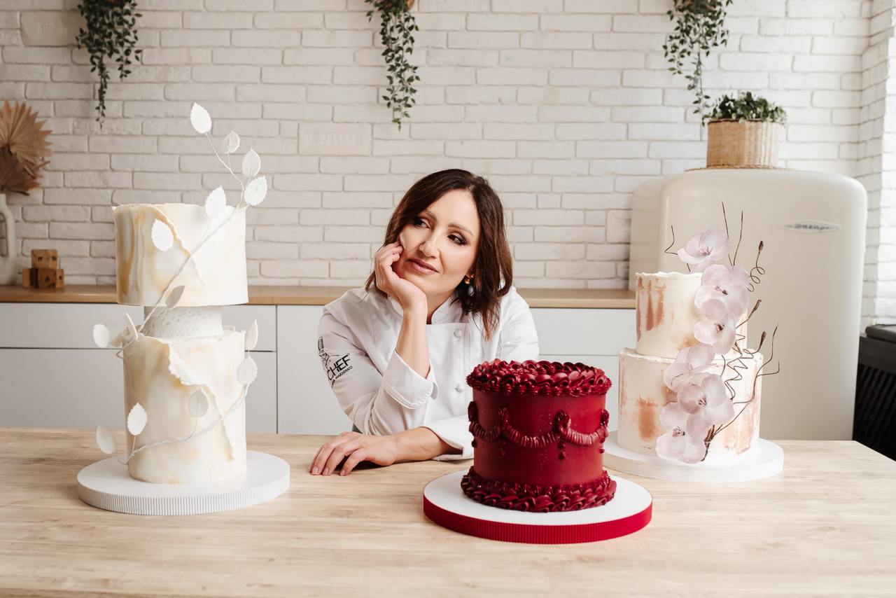 Від “Бабусиного пляцка” до Biscuit Family Cake: історія ребрендингу та солодких інновацій франківської кондитерки Тетяна Мартиненко (ФОТО)