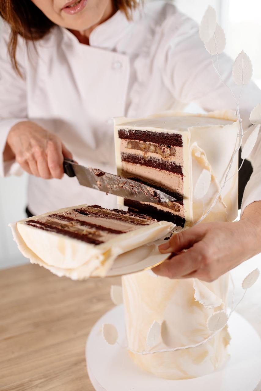 Від “Бабусиного пляцка” до Biscuit Family Cake: історія ребрендингу та солодких інновацій франківської кондитерки Тетяна Мартиненко (ФОТО)