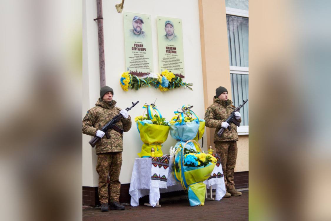 У Франківську відкрили меморіальну дошку захиснику Роману Сергієвичу (ФОТО)