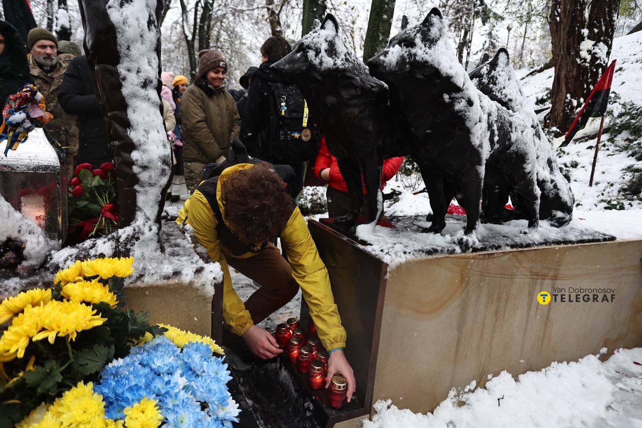 У Києві відкрили монумент Герою України Дмитру “Да Вінчі” Коцюбайлу з Франківщини (ФОТО)