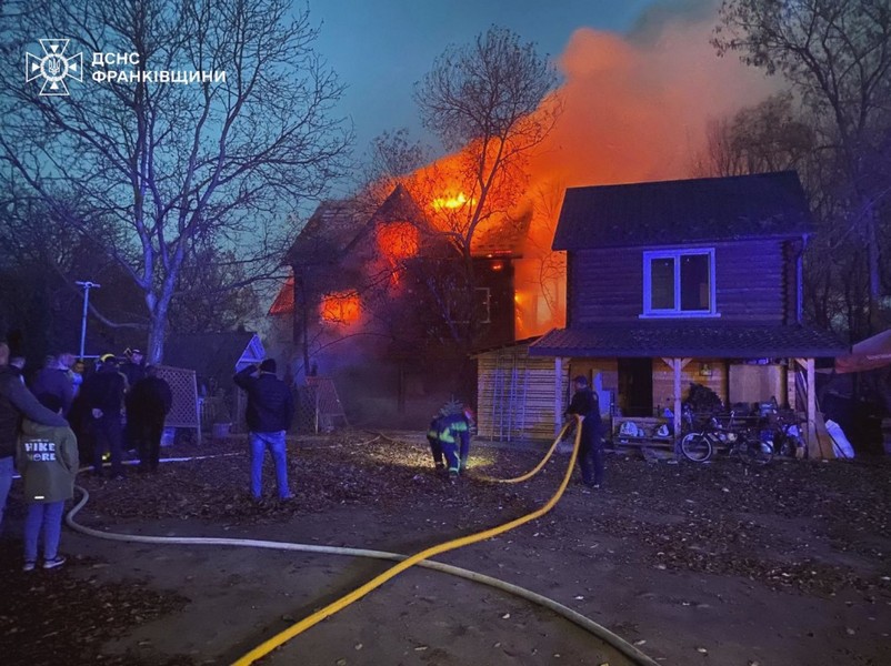 Житловий будинок палав на Надвірнянщині (ФОТО)