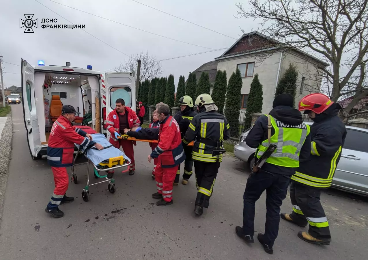 У Коломиї зіткнулися два авто: двоє людей у лікарні (ФОТОФАКТ)