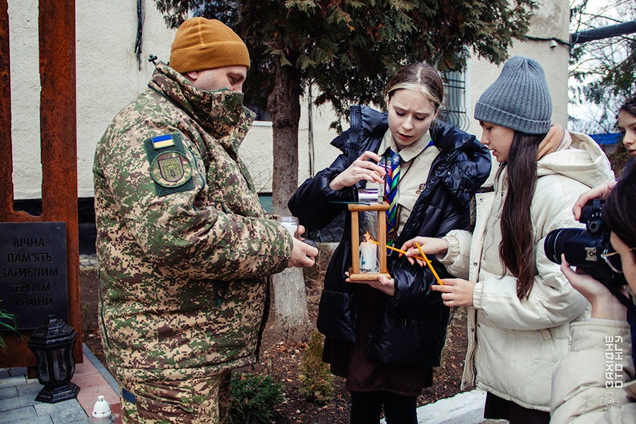 Франківські пластуни передали Вифлеємський вогонь 50-му полку НГУ (ФОТО)