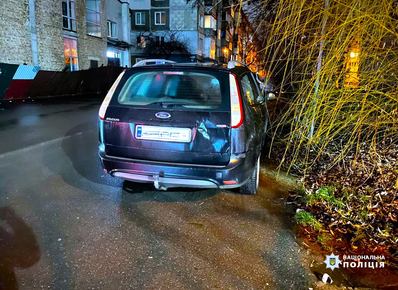 У Пасічній автівка наїхала на пішохода (ФОТО З МІСЦЯ)