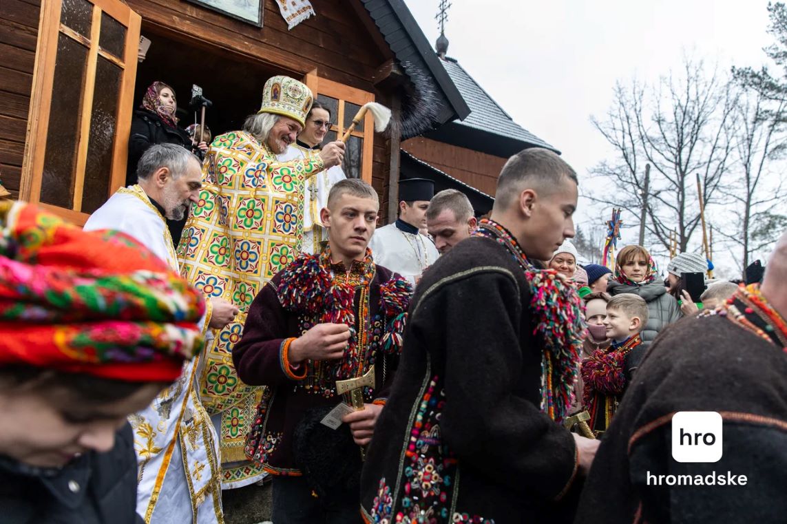 Коляда для ЗСУ: як у Криворівні святкують Різдво