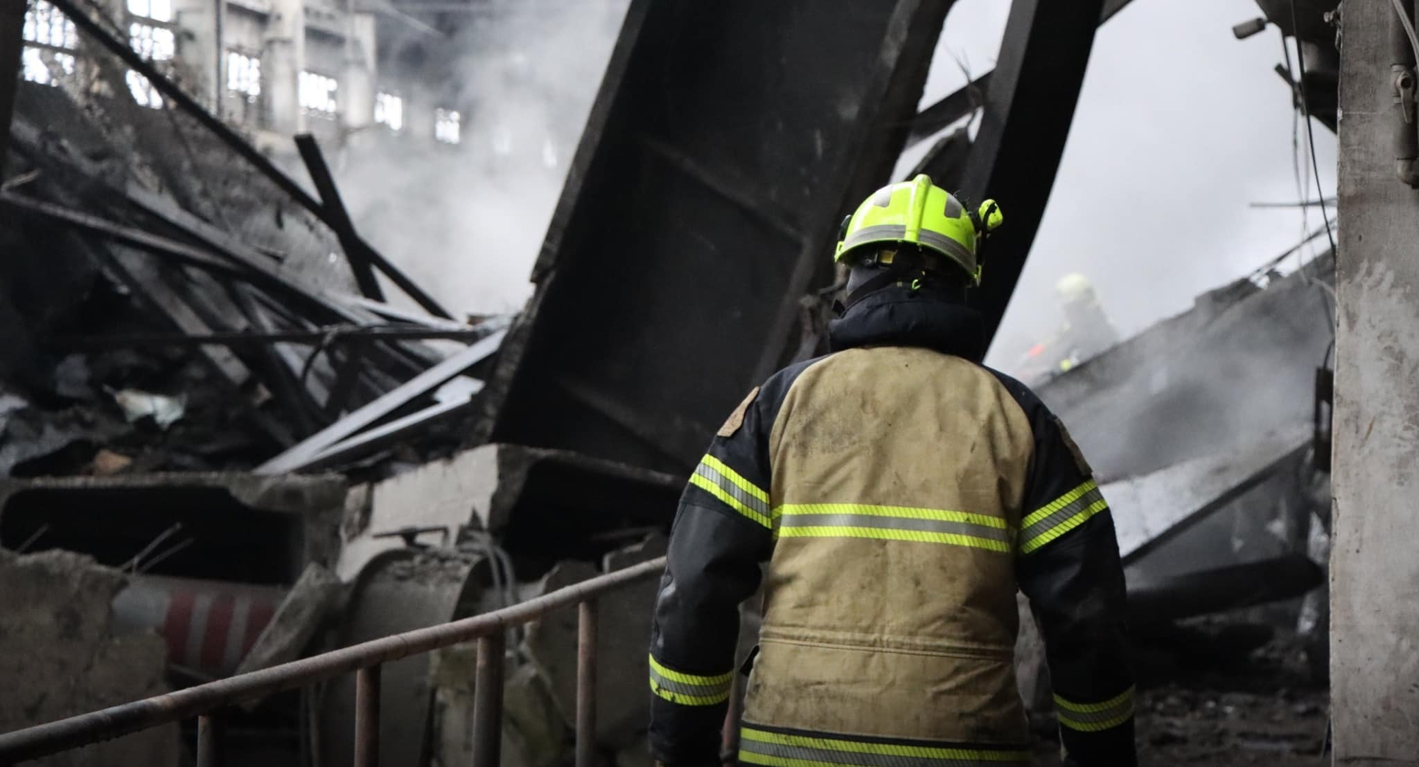 Бурштин залишився без тепла після російського обстрілу: запускають модульні котельні (ФОТО)