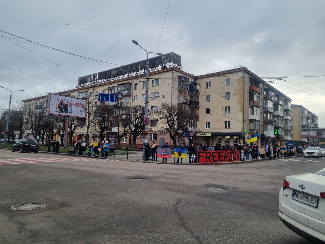 “Не мовчи! Полон вбиває!”: у центрі Франківська рідні військовослужбовців нагадували про полонених (ФОТО)