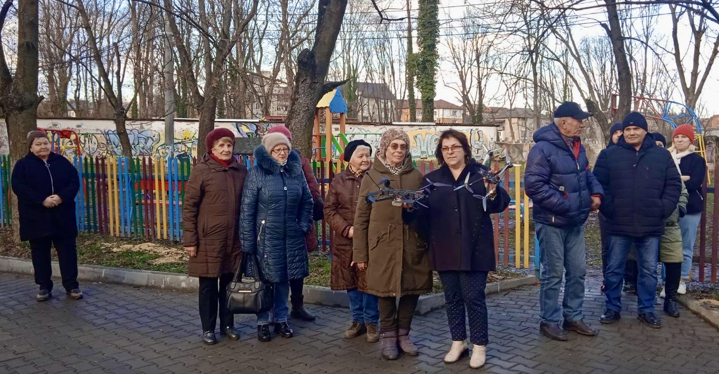 На Прикарпатті колядники загалом зібрали майже 700 тисяч гривень на дрони для “Едельвейсів” (ФОТО)