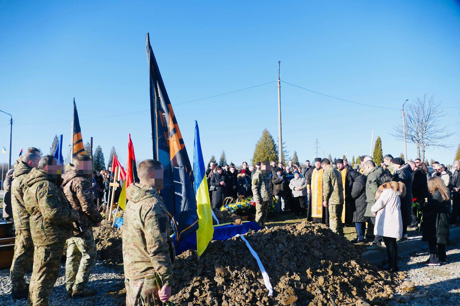 “Я йшов, помилявся, і йшов далі”: у Калуші попрощались з воїном Станіславом Соломчаком (ФОТО)