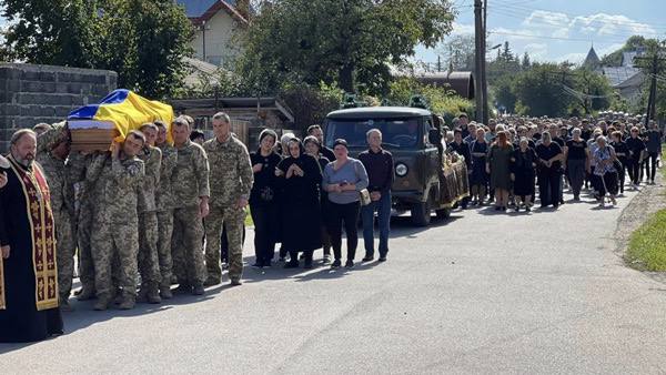 “Ми до останнього думали, що Бог його вбереже”: історія прикарпатського воїна Любомира Гулія, який загинув на фронті (ФОТО)