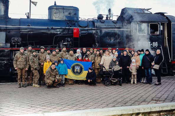 Від Івано-Франківська до Галича: подорож ретро потягом для родин нацгвардійців Прикарпаття (ФОТО)