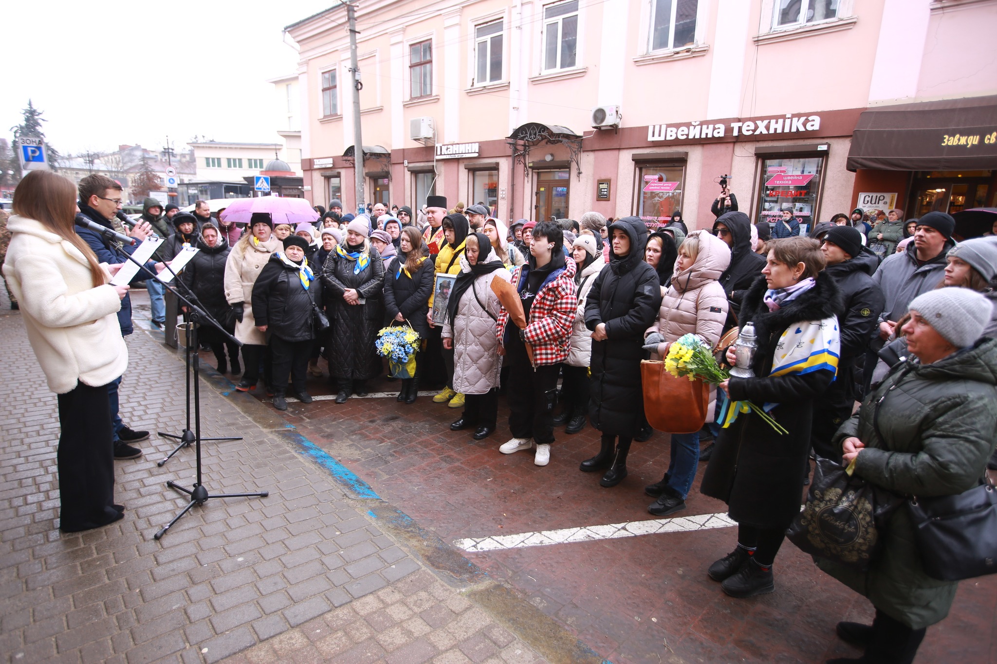 В Івано-Франківську відкрили меморіальну дошку загиблому захиснику Роману Корнуті (ФОТО)