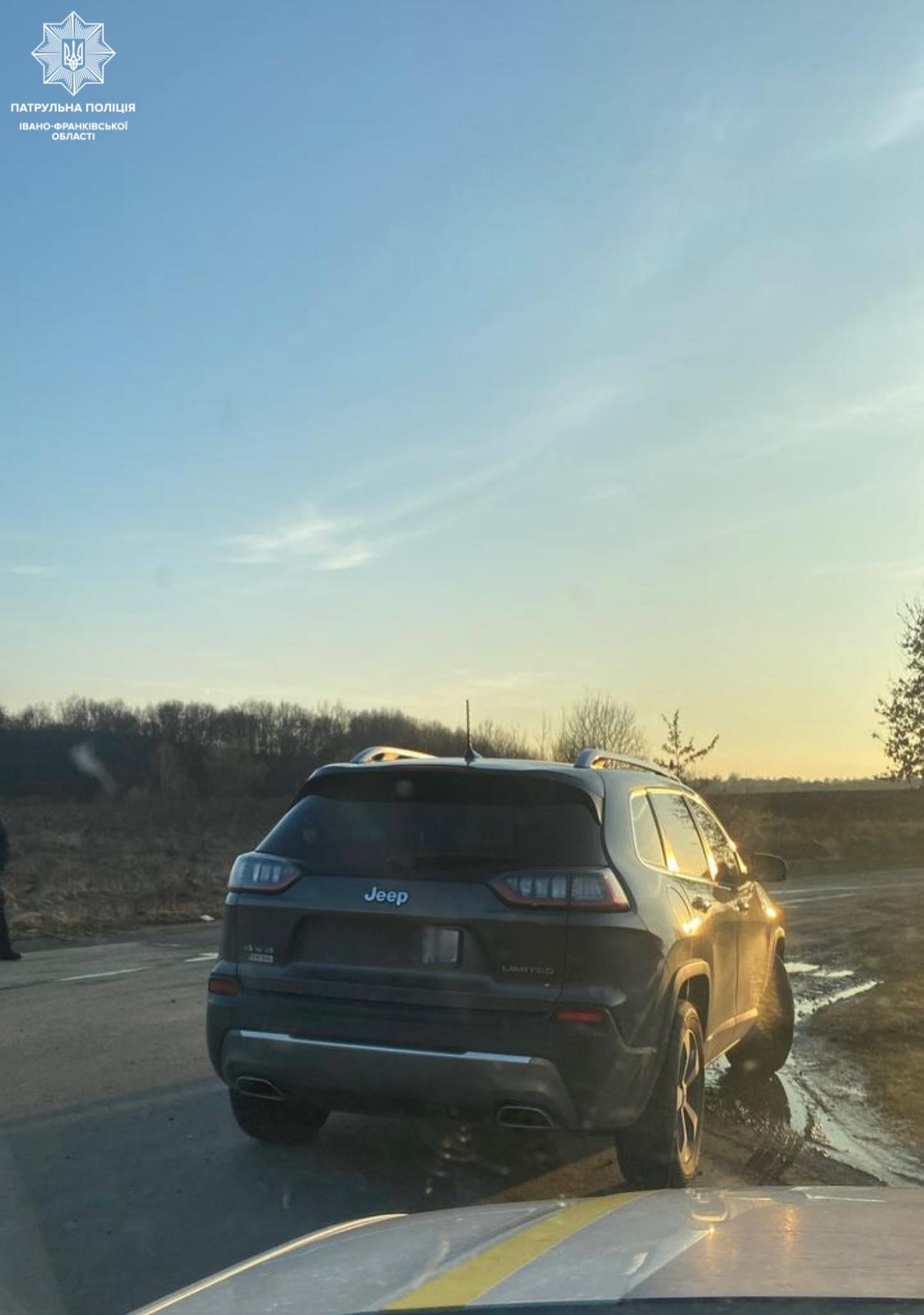 На Коломийщині ймовірно п’яний водій “Джипа” намагався втекти від поліції