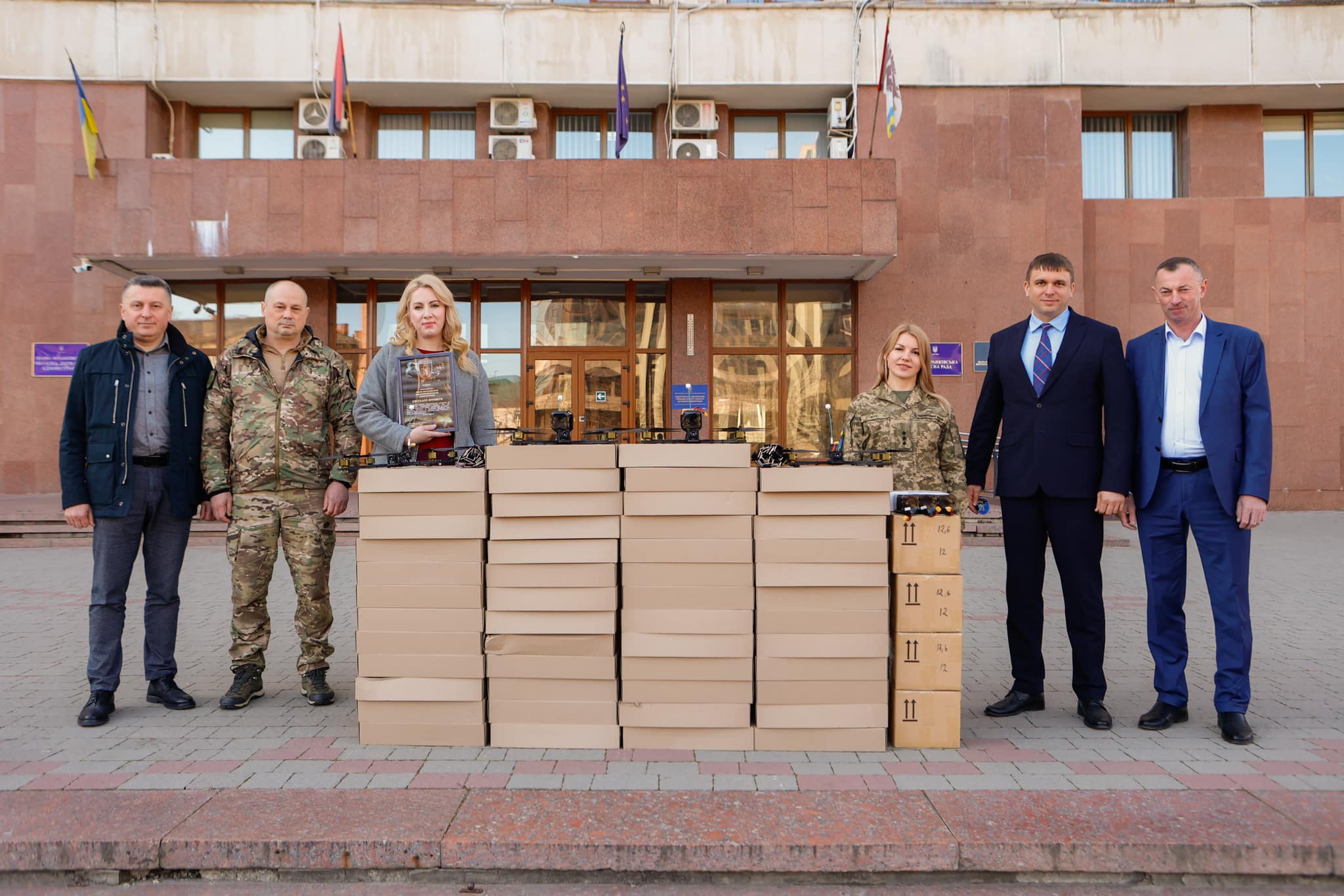 Прикарпатським воїнам передали дронів на майже два мільйони гривень (ФОТО)