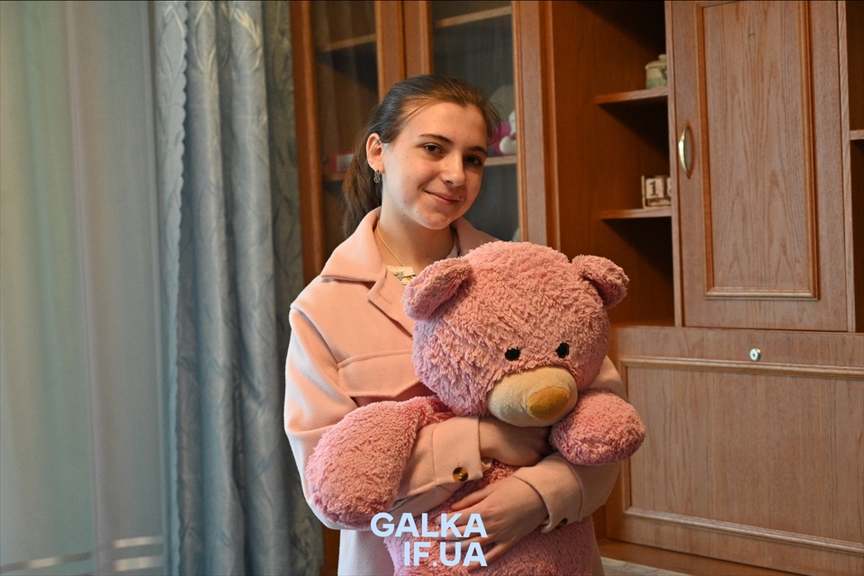 “Ми полюбили це місто”: велика родина Бойків з Донеччини отримала новий дім у Франківську (ФОТО)
