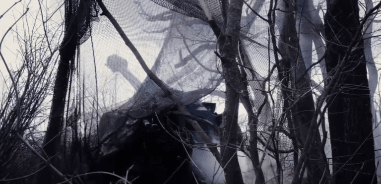 Жодних жовтих трусів на позиції та ніж, який зупинив осколок: в “десятці” показали будні артилеристів (ВІДЕО)