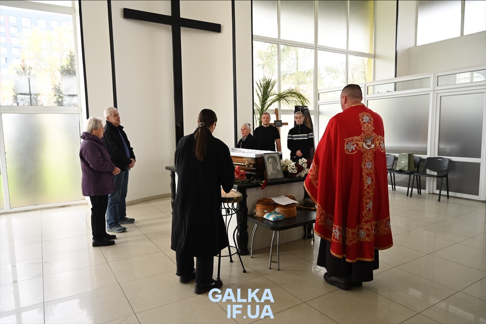 У Франківську попрощалися з художником Володимиром Гринівським (ФОТО)