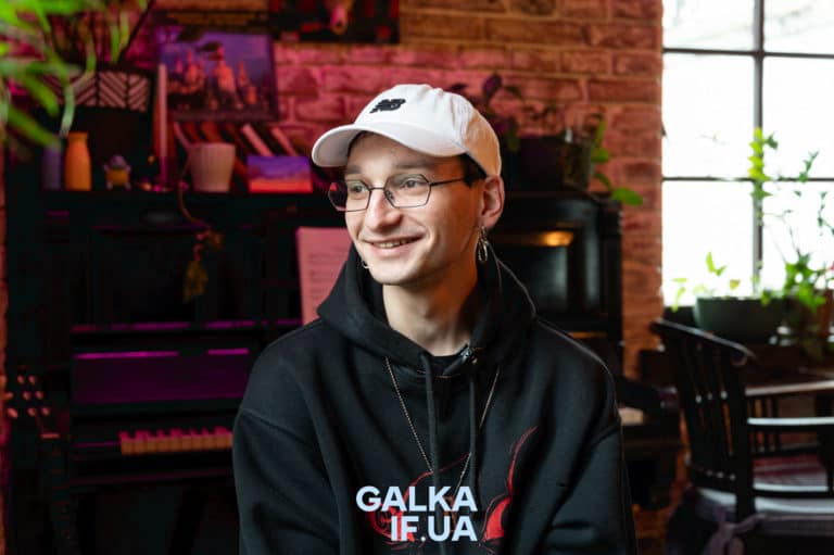 Sad Novelist про творчий шлях, джерела натхнення та значення рідного Франківська у його мистецтві (ВІДЕО)