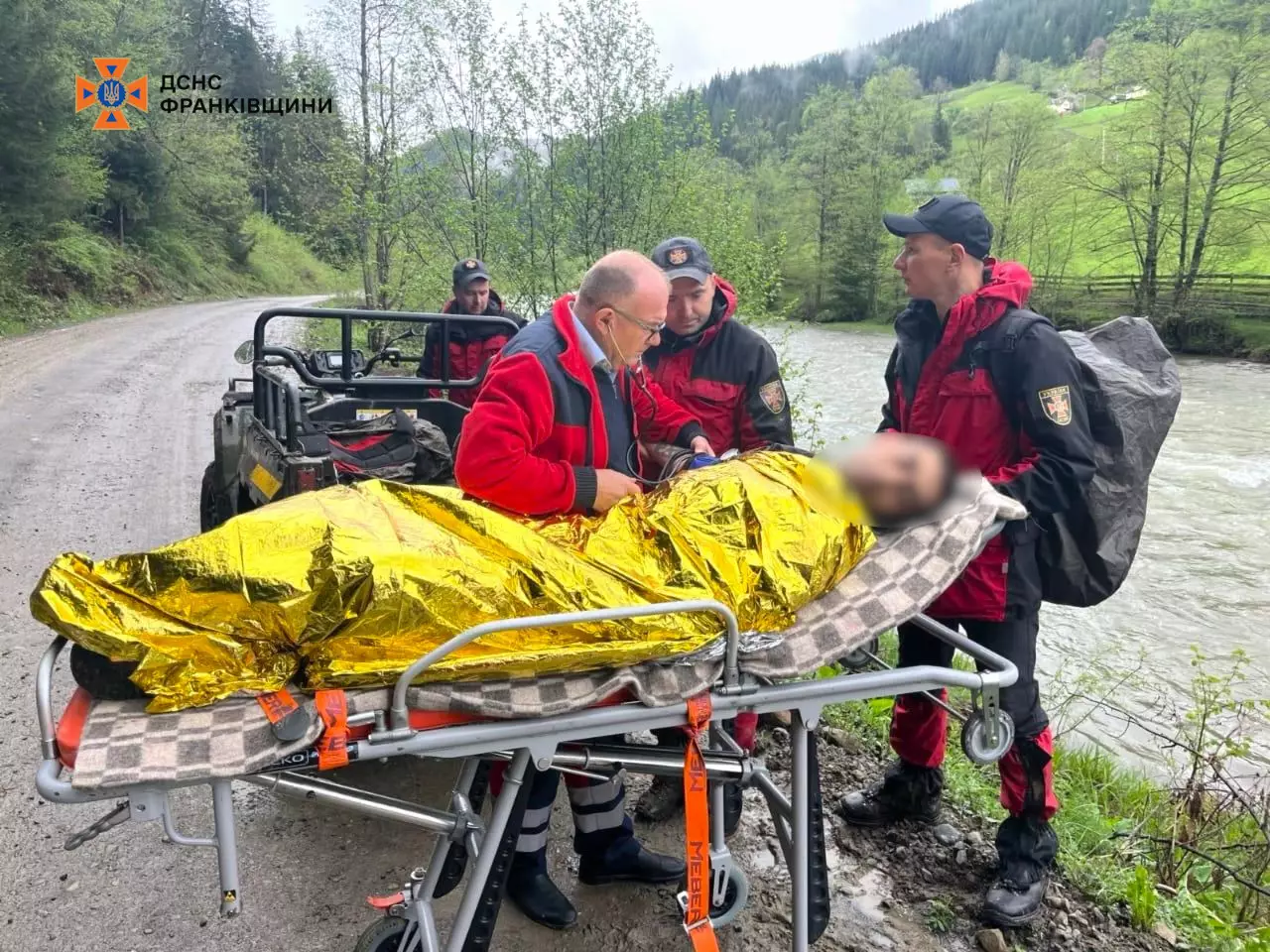 Верховинські рятувальники допомогу чоловікові у горах