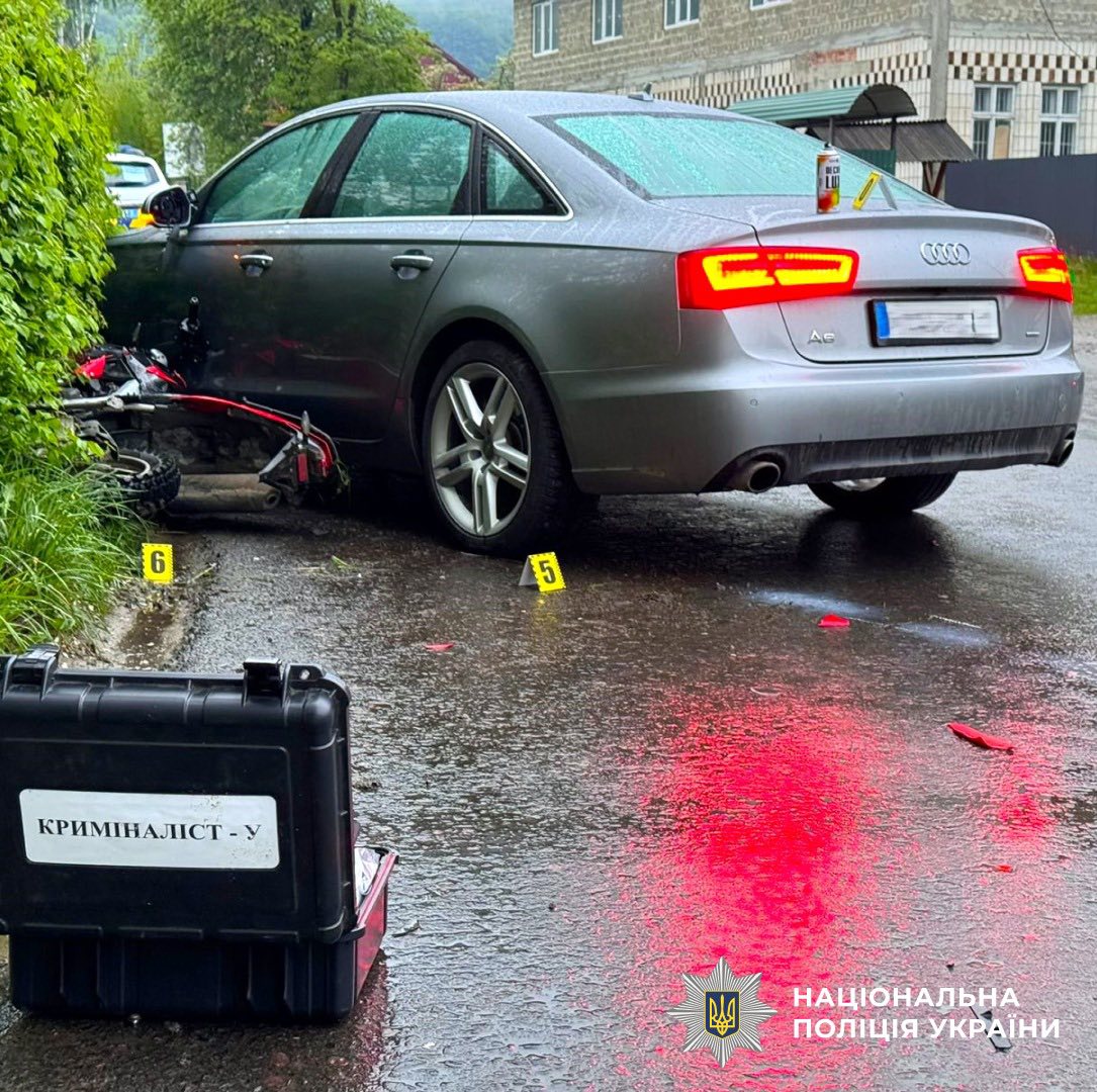 На Косівщині мотоцикліст виїхав на зустрічну та зіткнувся з Audi (ФОТО)