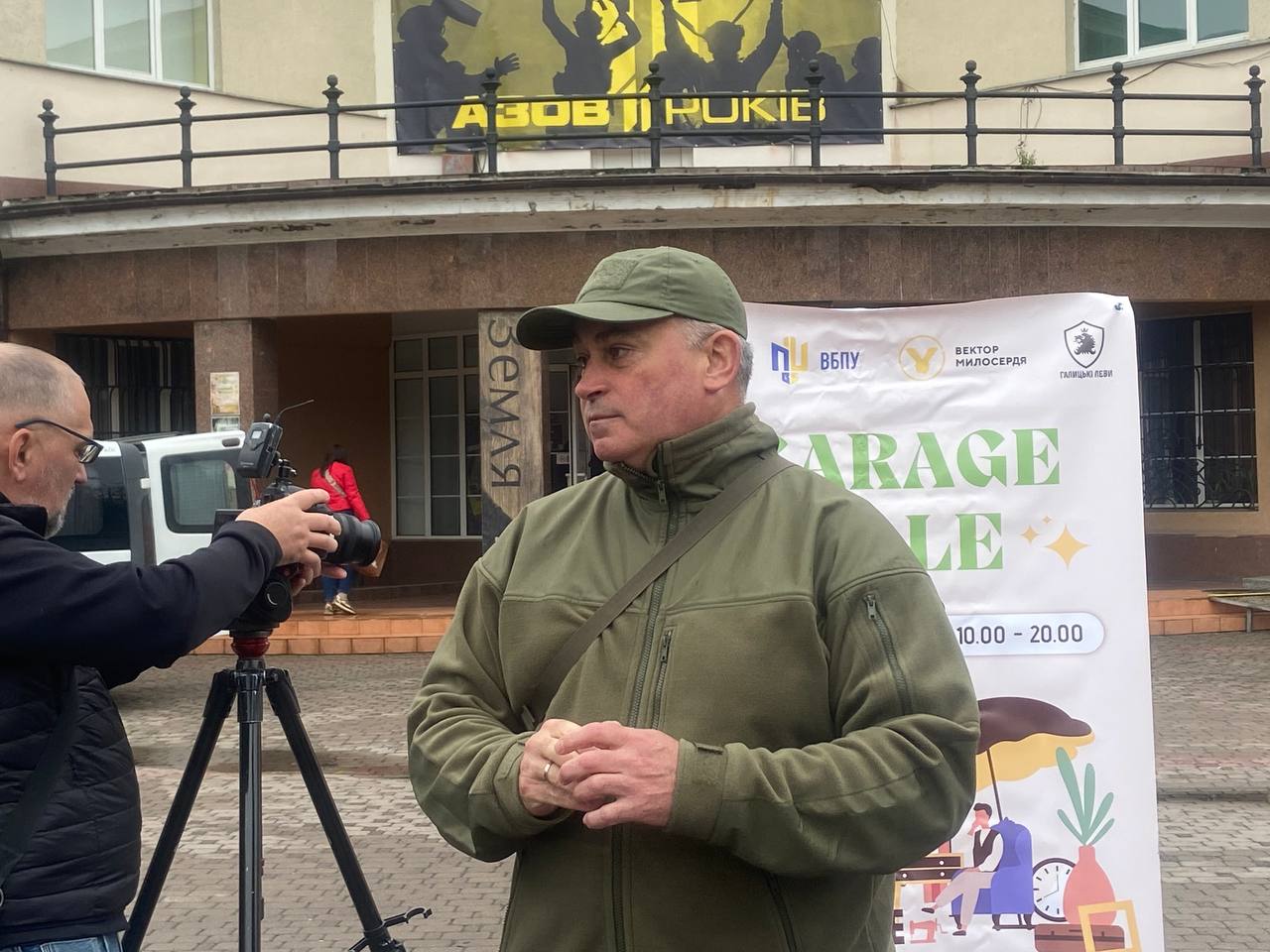 Під франківською ратушею проведуть благодійний гараж-сейл: організатори збирають речі (ФОТО)