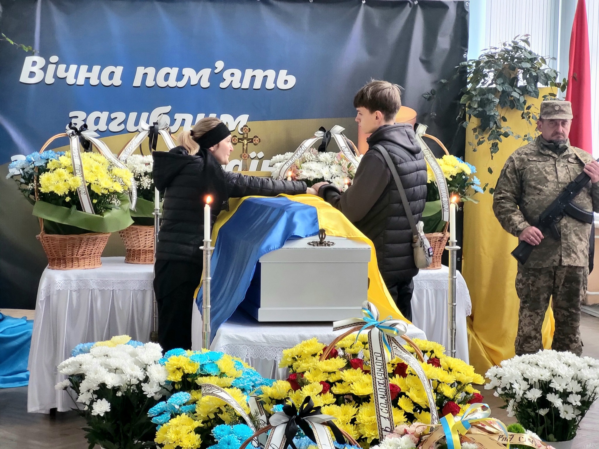 У Бурштинській громаді попрощалися з полеглим захисником Олексієм Бороковим (ФОТО)