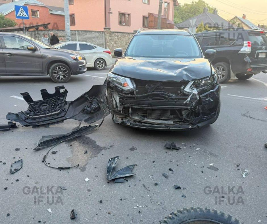 На перехресті Мазепи-Дорошенка водій Nissan не пропустив мотоцикл — є потерпілий