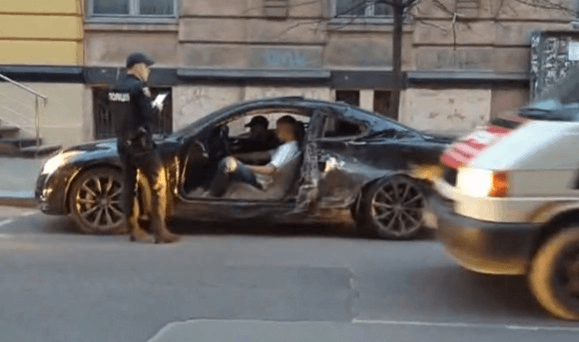 У Франківську патрульні зупинили побите авто без номерів та дверей (ФОТОФАКТ)