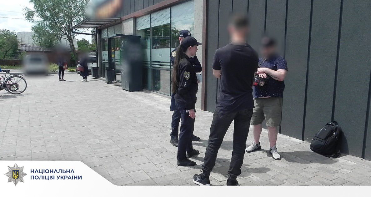 Збував через “закладки”: на Коломийщині затримали “на гарячому” наркоторговця (ФОТО)