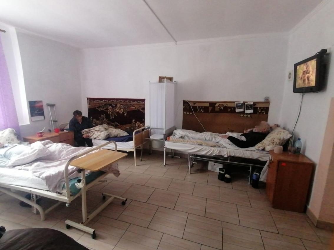 Холод та медична допомога без згоди: у соціальному центрі на Рогатинщині виявили порушення (ФОТО)