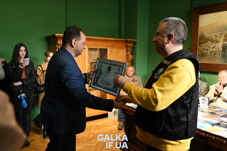 Франківськ на кожній сторінці: серія книг «Моє місто» встановила національний рекорд (ФОТО)