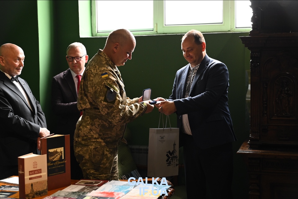 Франківськ на кожній сторінці: серія книг «Моє місто» встановила національний рекорд (ФОТО)