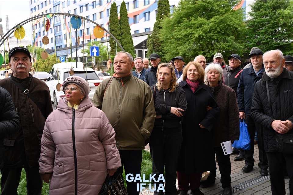 "Взірець любові до нашого міста": у Франківську відкрили памʼятну дошку засновнику гурту “Бункер Йо” Левку Бондару (ФОТО)