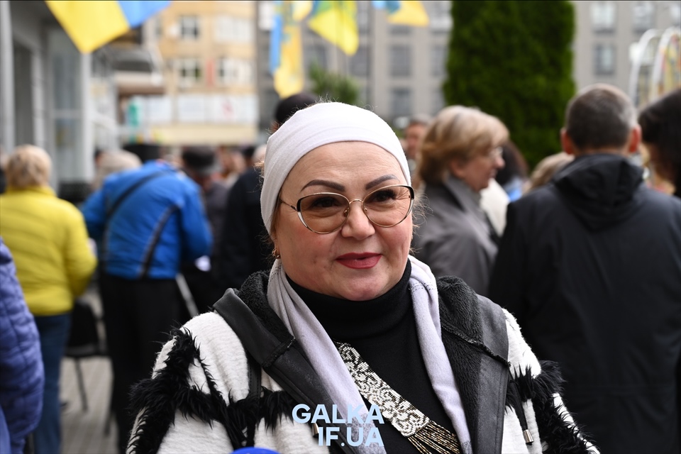 "Взірець любові до нашого міста": у Франківську відкрили памʼятну дошку засновнику гурту “Бункер Йо” Левку Бондару (ФОТО)