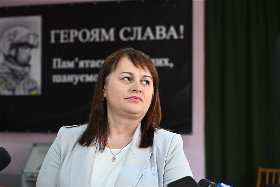 “Хочу бути достойною мамою свого сина”: у Франківську відзначили матерів-волонтерок загиблих Героїв (ФОТО)