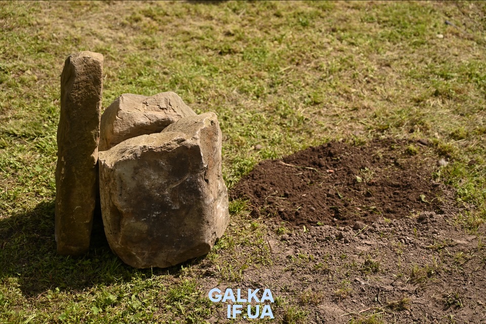 Капсула часу, дерево Гінкго та ярмарок на підтримку ЗСУ: як (При)Карпатський університет святкує 85-річчя (ФОТО)