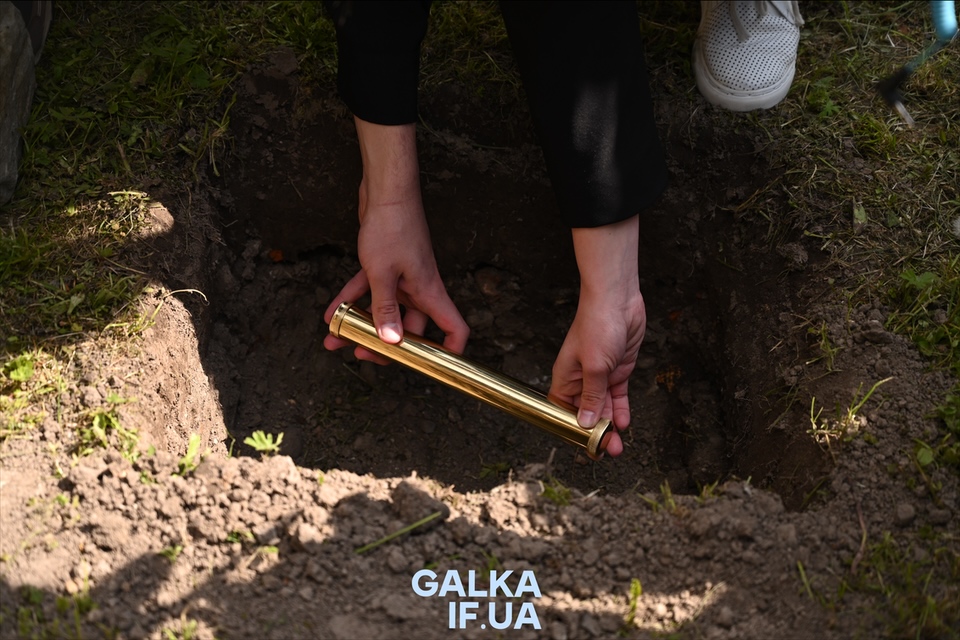 Капсула часу, дерево Гінкго та ярмарок на підтримку ЗСУ: як (При)Карпатський університет святкує 85-річчя (ФОТО)