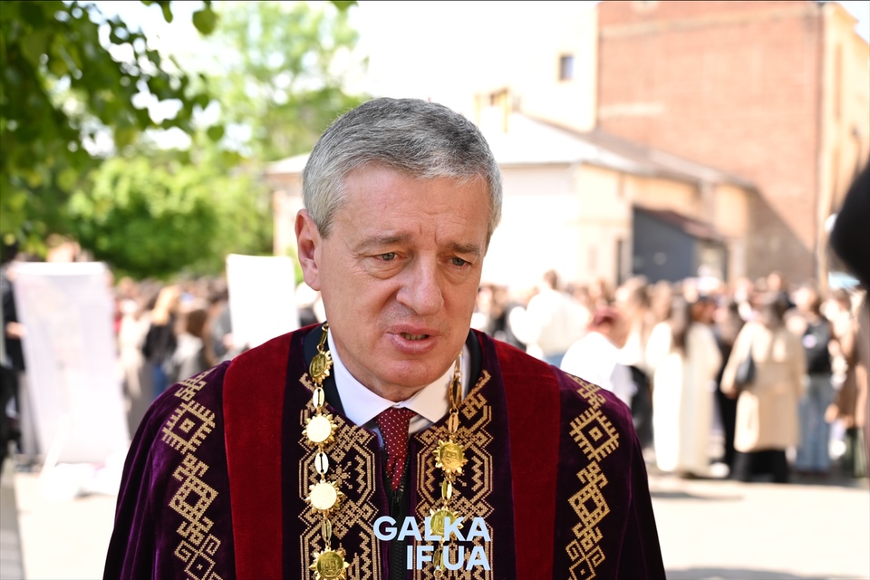 Капсула часу, дерево Гінкго та ярмарок на підтримку ЗСУ: як (При)Карпатський університет святкує 85-річчя (ФОТО)