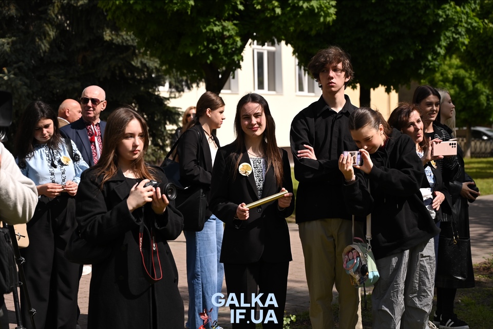 Капсула часу, дерево Гінкго та ярмарок на підтримку ЗСУ: як (При)Карпатський університет святкує 85-річчя (ФОТО)