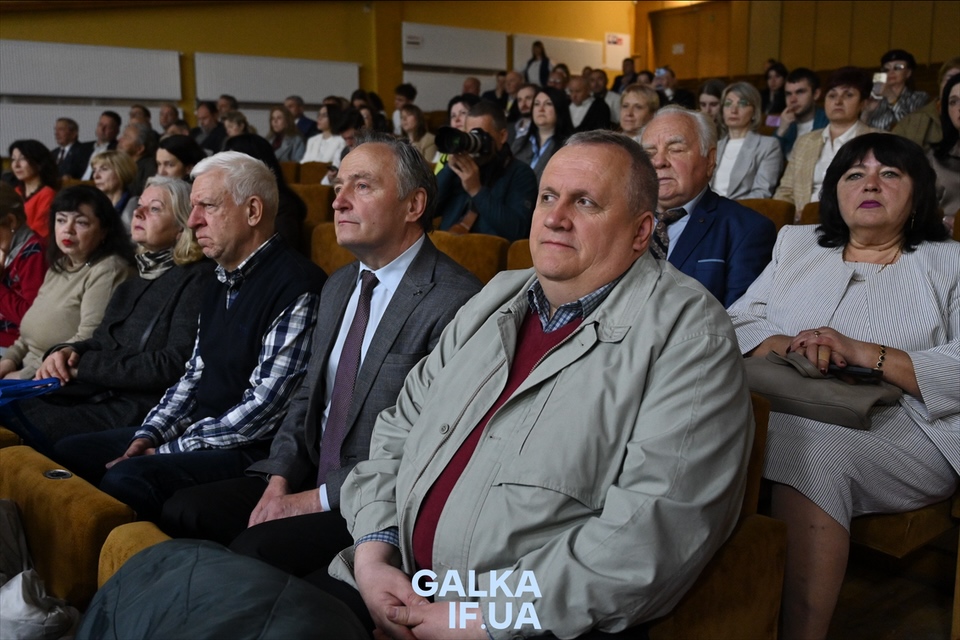 “Сьогоднішня подія додає бажання творити”: п’ятьом прикарпатським митцям вручили премію імені Стефаника (ФОТО)