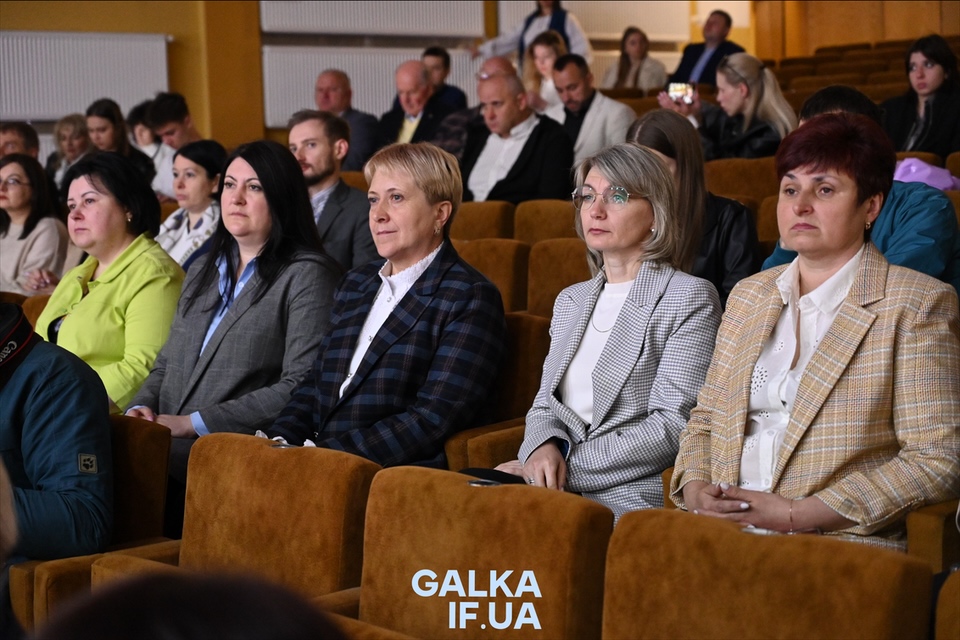 “Сьогоднішня подія додає бажання творити”: п’ятьом прикарпатським митцям вручили премію імені Стефаника (ФОТО)
