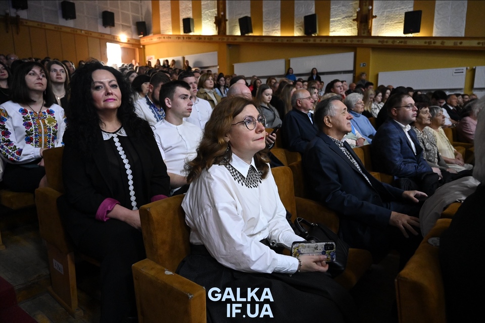 “Сьогоднішня подія додає бажання творити”: п’ятьом прикарпатським митцям вручили премію імені Стефаника (ФОТО)