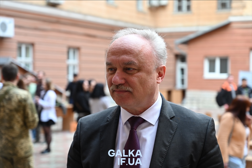 У дворику Франківського медуніверситету влаштували ярмарок ментального здоров'я (ФОТО)