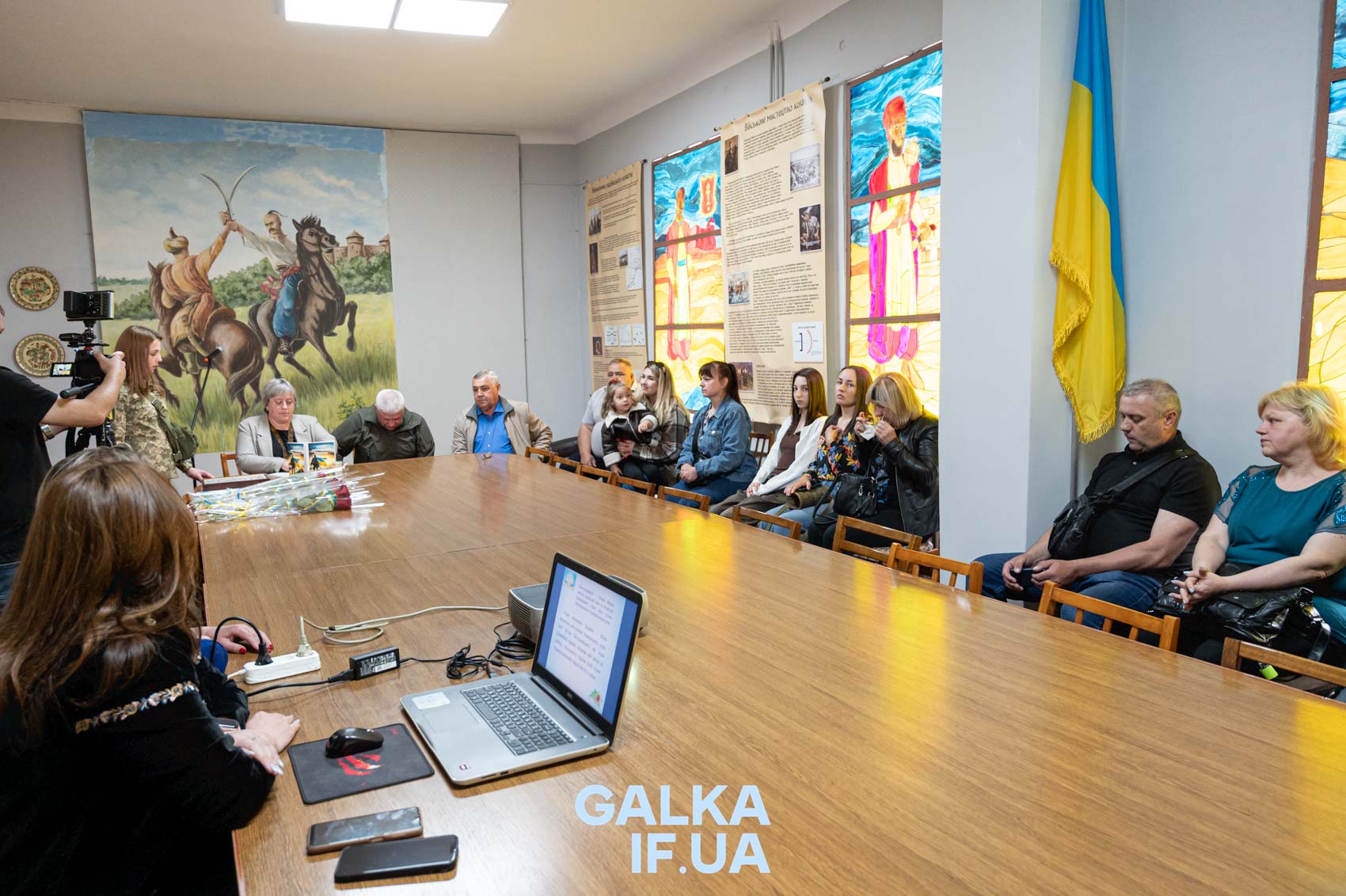 “Вони будуть жити в наших серцях”: у Франківську презентували книгу з історіями шести загиблих воїнів (ФОТО)