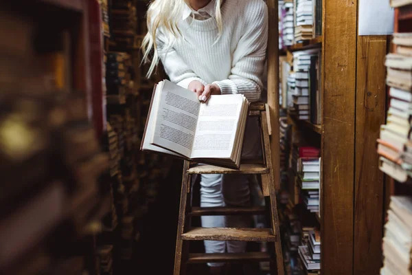 Після “покупця” книг – кредити на 162 тисячі: прикарпатка стала жертвою шахраїв