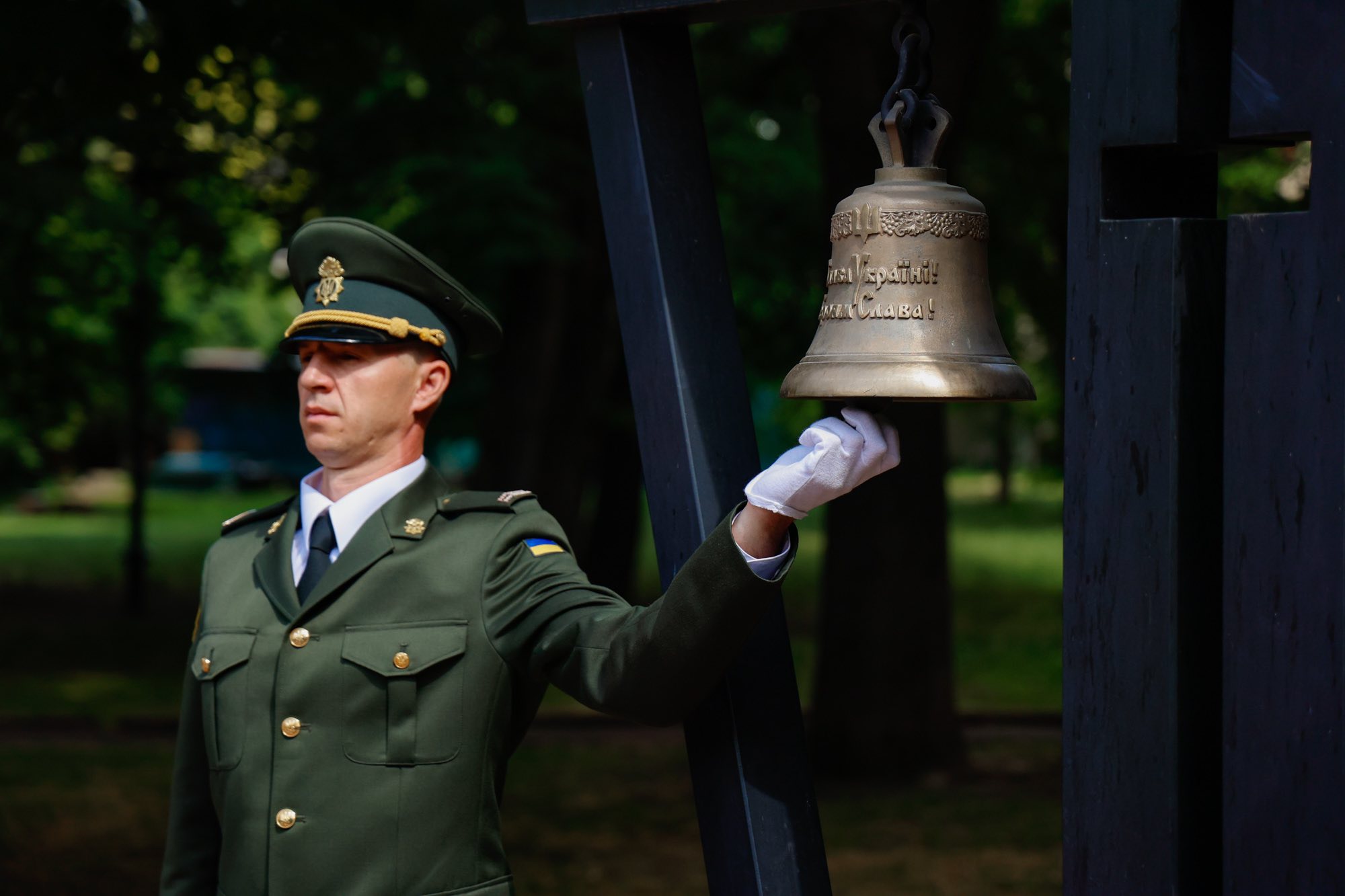 На Прикарпатті пролунав “Дзвін пам’яті”: посмертно нагородили 47 захисників (ФОТО)