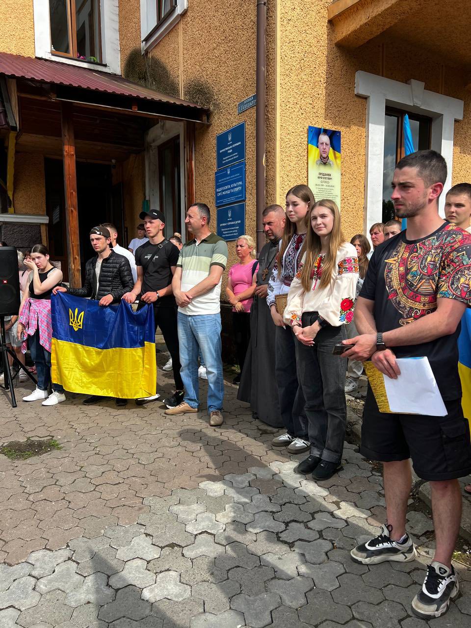 У Ворохті після понад трьох років полону зустріли захисника Юрія Варцаб’юка (ФОТО)