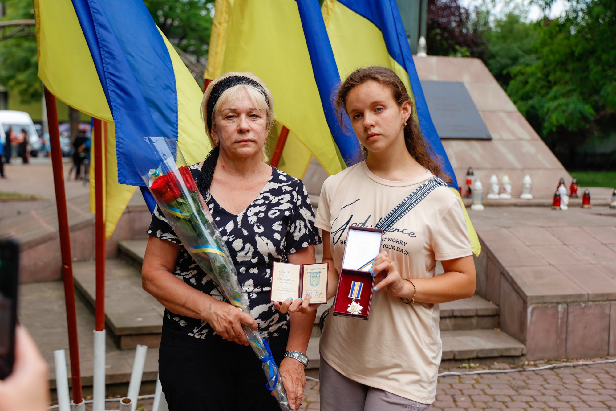 На Прикарпатті пролунав “Дзвін пам’яті”: посмертно нагородили 47 захисників (ФОТО)