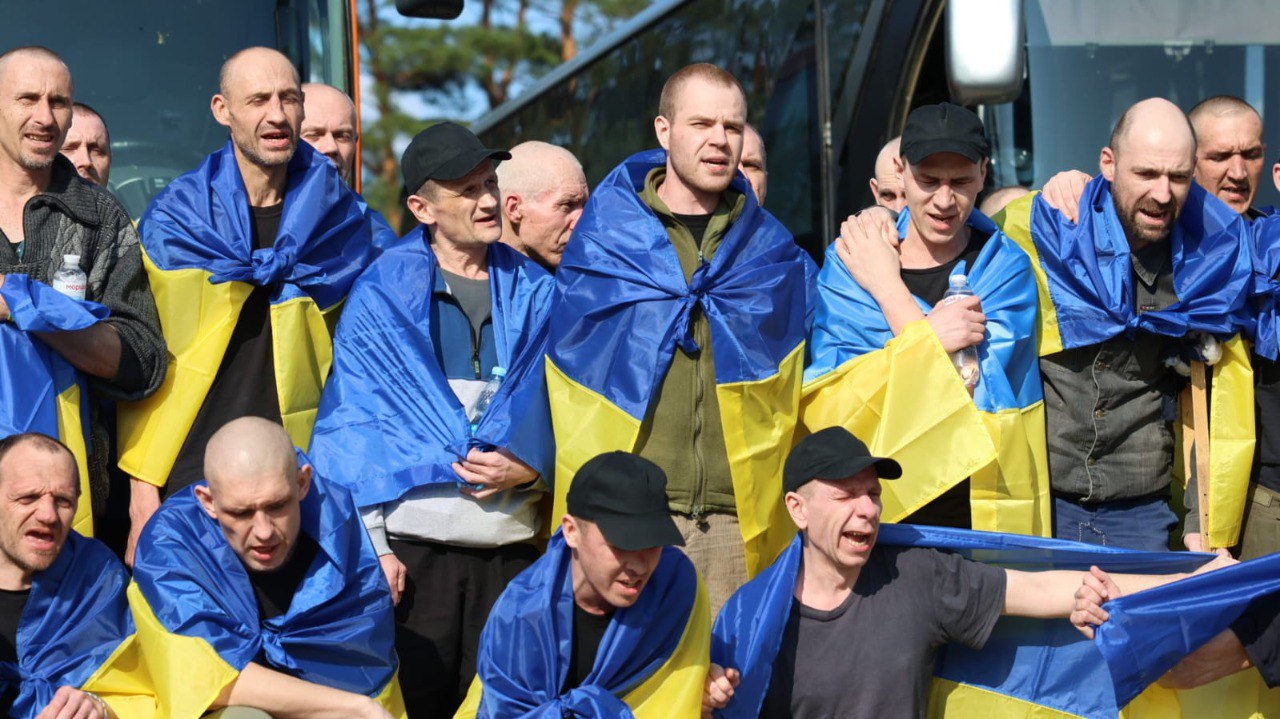 З російського полону повернулися троє прикарпатців: Володимир Бойчук, Сергій Карапот та Михайло Миндюк